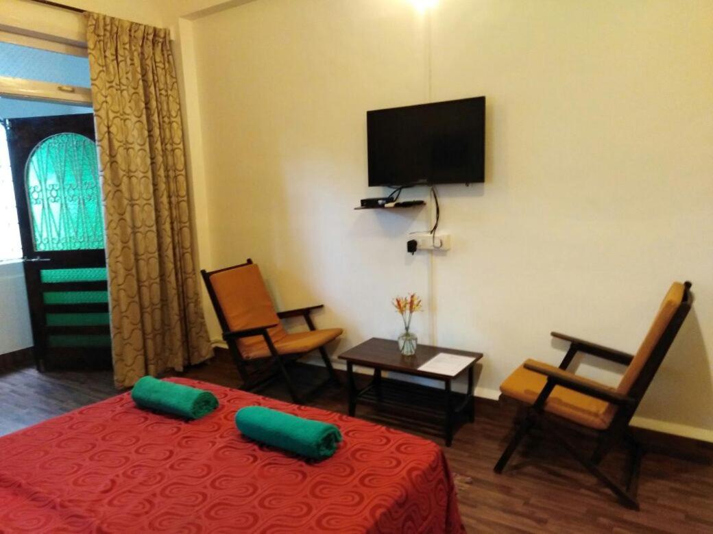 Hotel Bonanza Baga Exterior photo